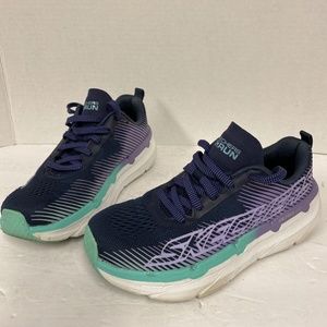 Skechers Women's Max Cushion-17692 Sneaker Sz 5 Na